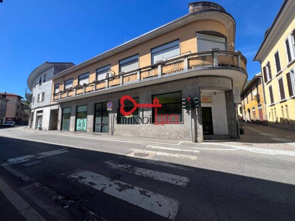 negozio in vendita ad Arcisate
