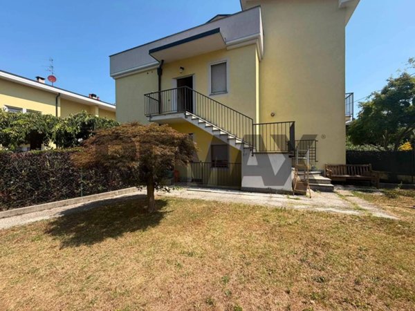 appartamento in vendita ad Arcisate in zona Brenno Useria