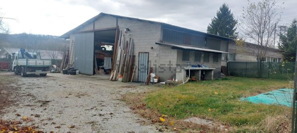 locale di sgombero in vendita ad Arcisate