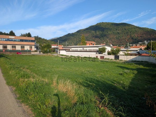 terreno edificabile in vendita ad Arcisate in zona Brenno Useria