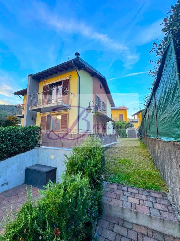 casa indipendente in vendita ad Arcisate