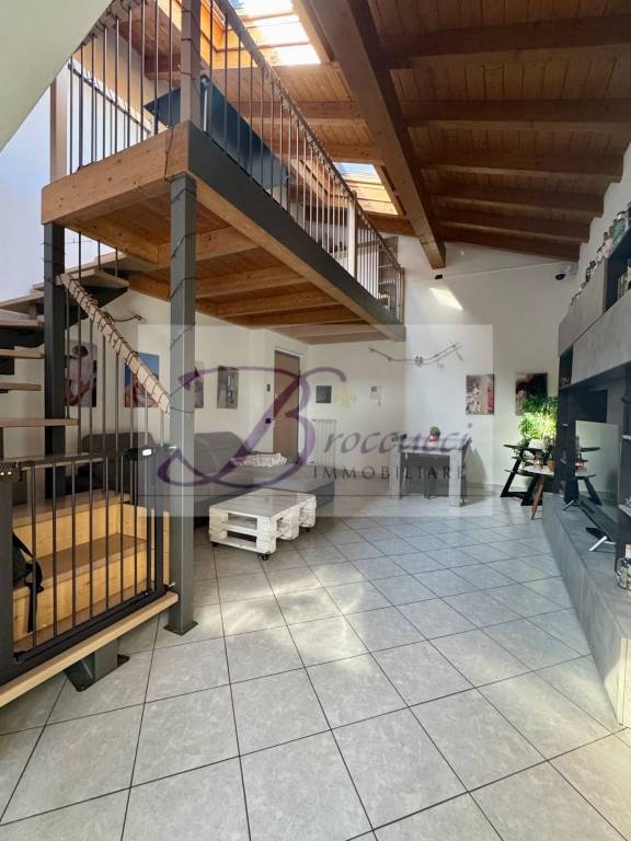 appartamento in vendita ad Arcisate in zona Brenno Useria