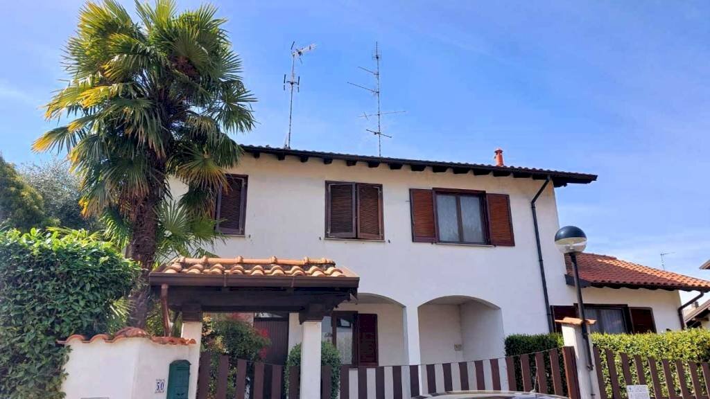 casa indipendente in vendita ad Arsago Seprio