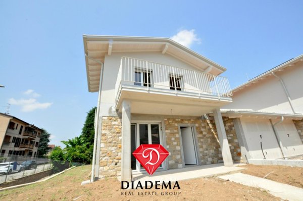 casa indipendente in vendita ad Arsago Seprio