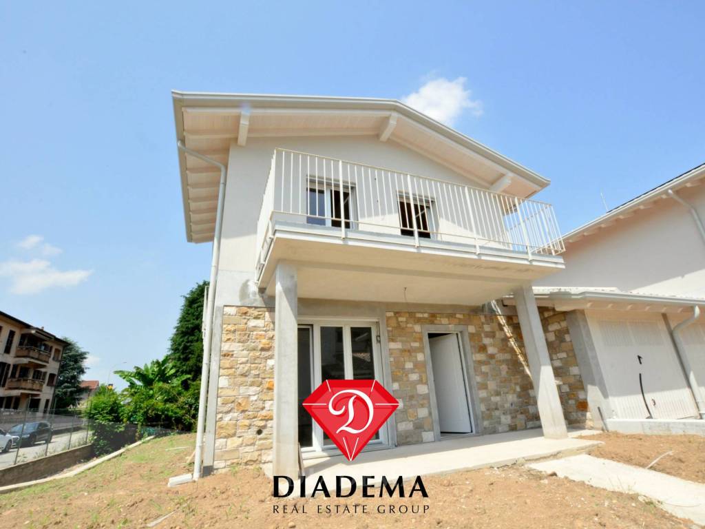 casa indipendente in vendita ad Arsago Seprio