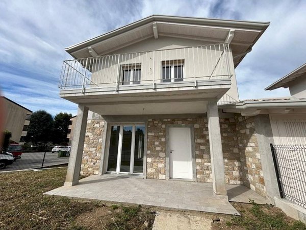 casa indipendente in vendita ad Arsago Seprio