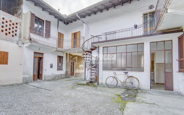 appartamento in vendita ad Arsago Seprio
