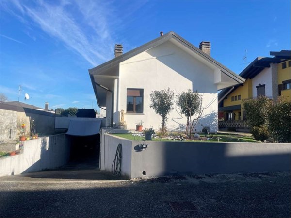 casa indipendente in vendita ad Arsago Seprio