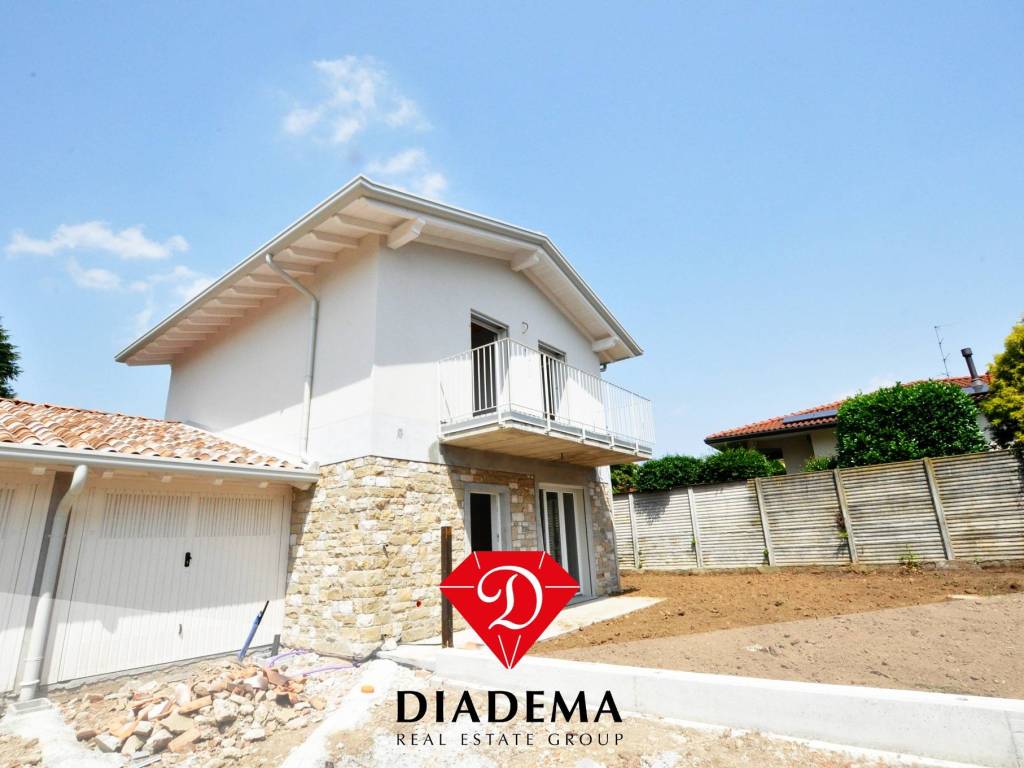 casa indipendente in vendita ad Arsago Seprio
