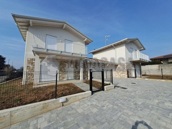 casa indipendente in vendita ad Arsago Seprio