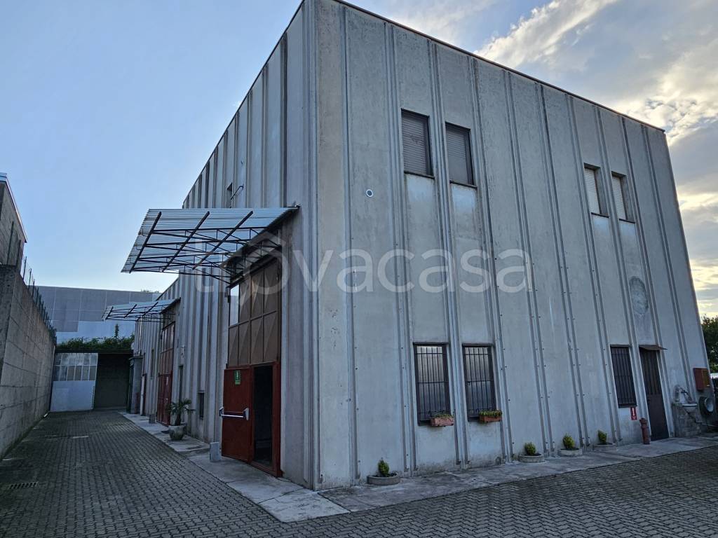 locale commerciale in vendita ad Arsago Seprio