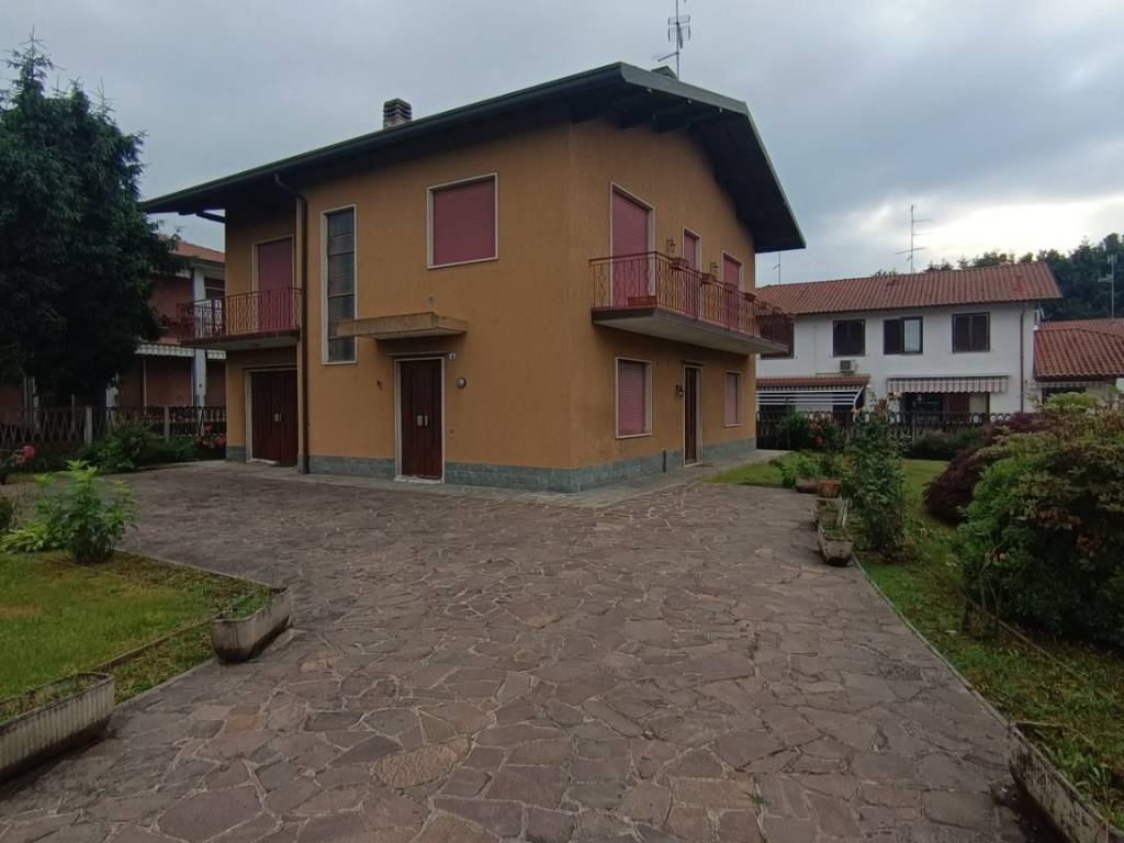 casa indipendente in vendita ad Arsago Seprio