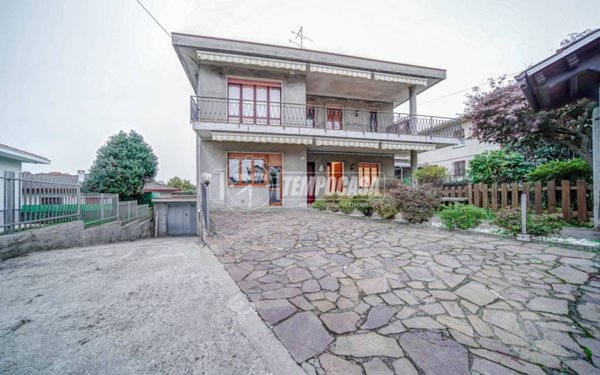 casa indipendente in vendita ad Arsago Seprio