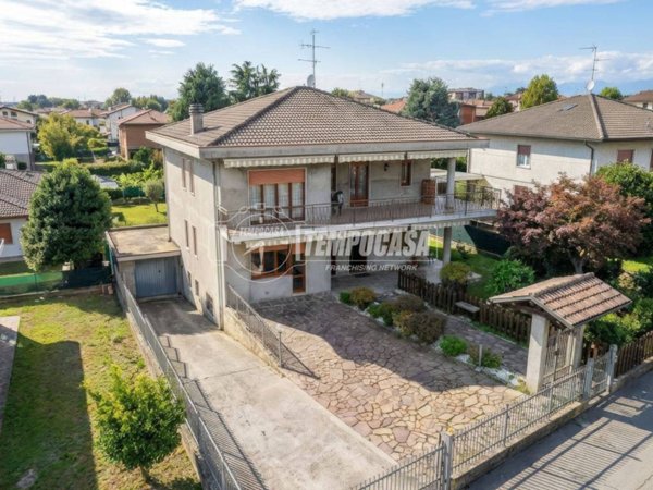 casa indipendente in vendita ad Arsago Seprio
