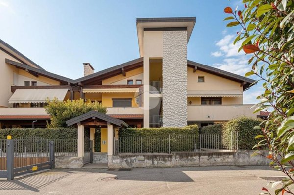 appartamento in vendita ad Arsago Seprio