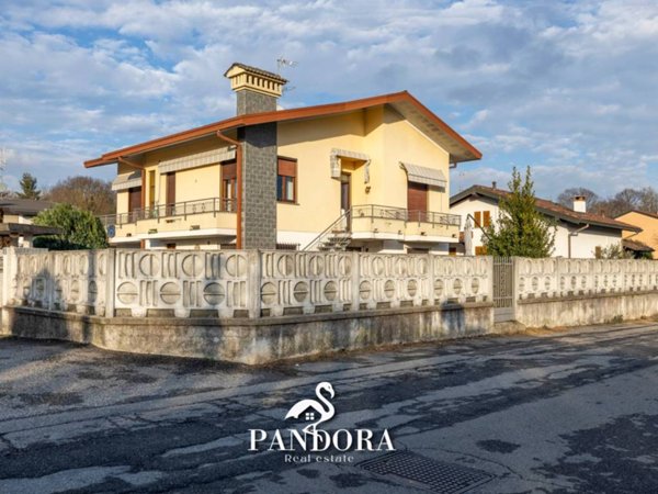 casa indipendente in vendita ad Arsago Seprio