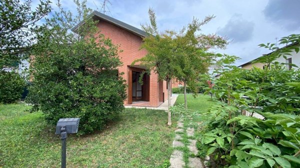 casa indipendente in vendita ad Arsago Seprio