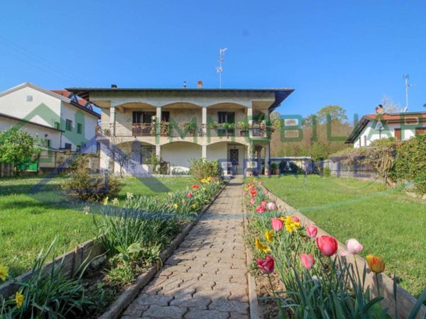 casa indipendente in vendita ad Arsago Seprio