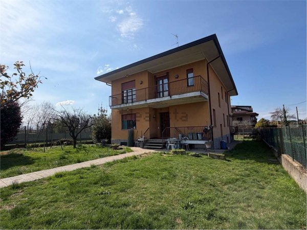 casa indipendente in vendita ad Arsago Seprio
