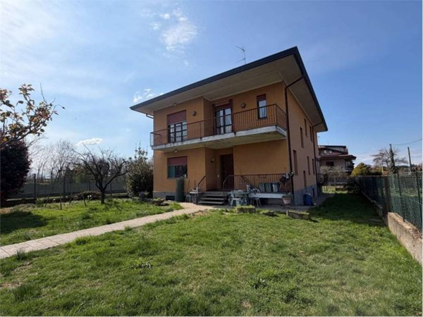 casa indipendente in vendita ad Arsago Seprio