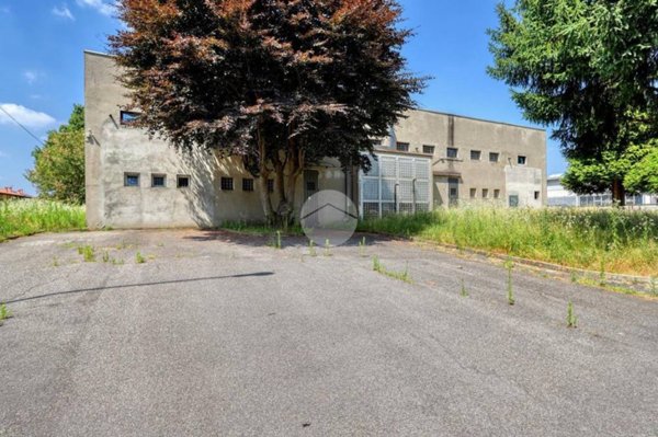 locale commerciale in vendita ad Arsago Seprio