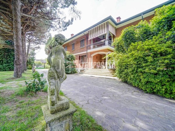 villa in vendita ad Arsago Seprio
