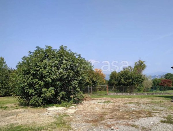 terreno edificabile in vendita ad Azzate