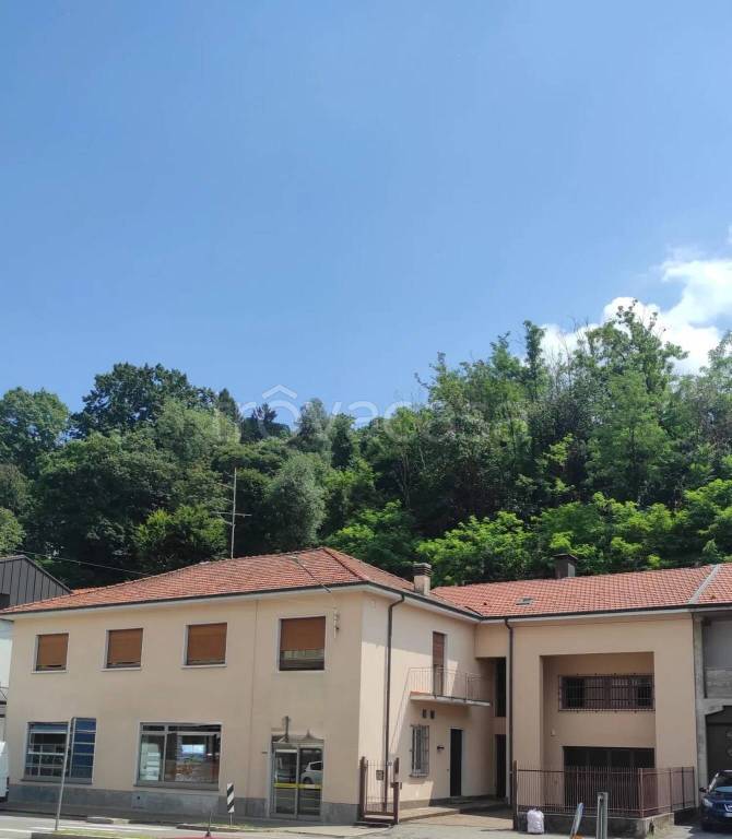 casa indipendente in vendita ad Azzate