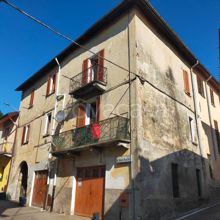 appartamento in vendita ad Azzate