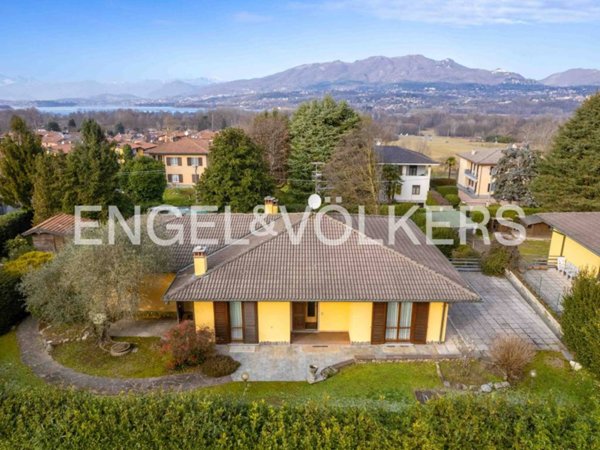 casa indipendente in vendita ad Azzate