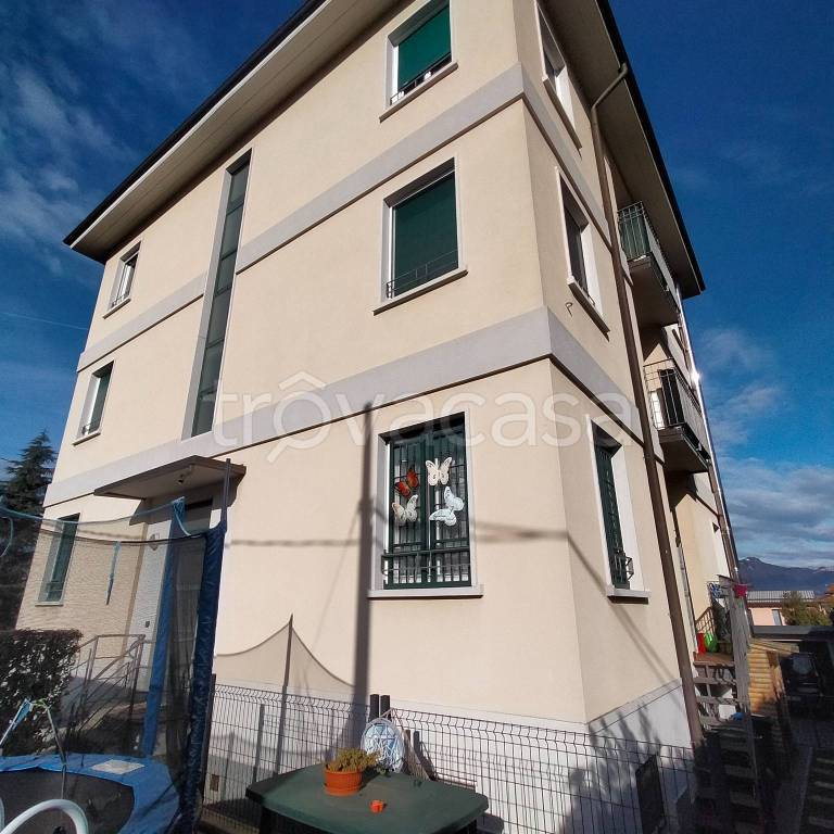 appartamento in vendita ad Azzate