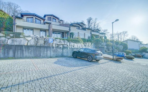 casa indipendente in vendita ad Azzate