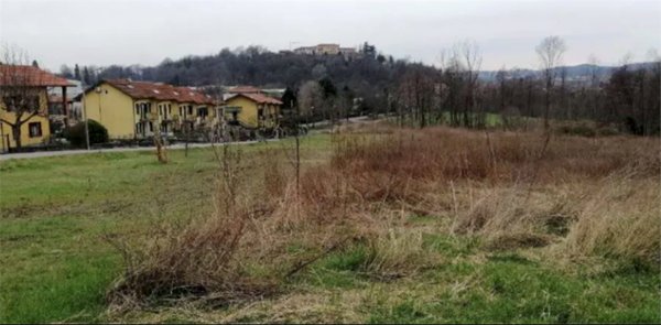 terreno edificabile in vendita ad Azzate