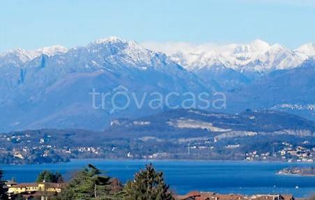 casa indipendente in vendita ad Azzate