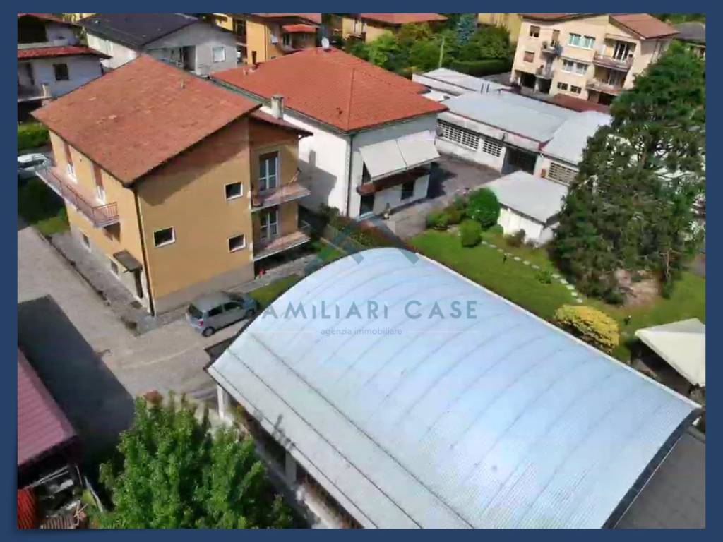 casa indipendente in vendita ad Azzate
