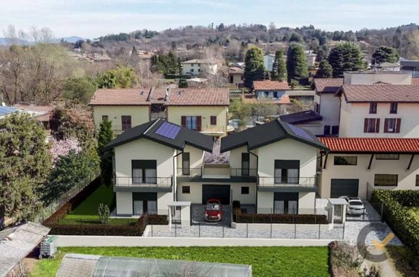 casa indipendente in vendita ad Azzate