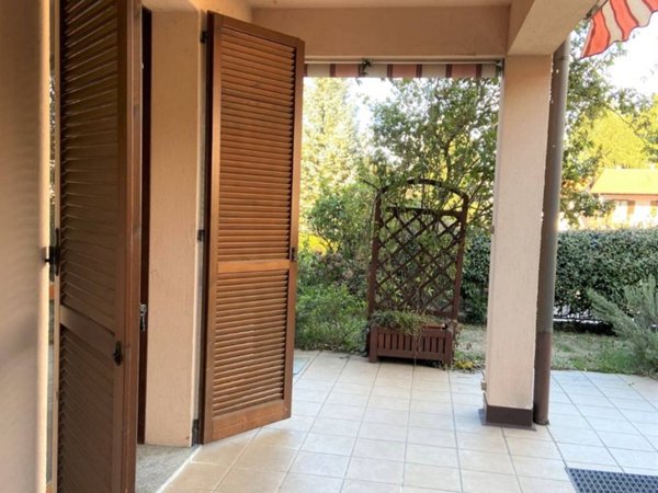 casa indipendente in vendita ad Azzate