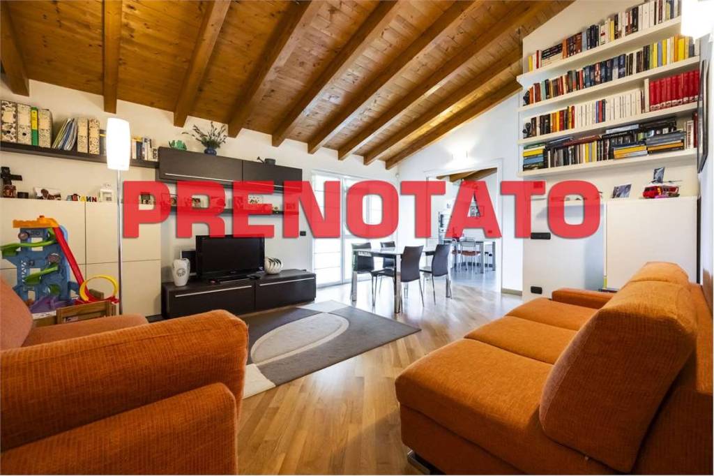 appartamento in vendita ad Azzate