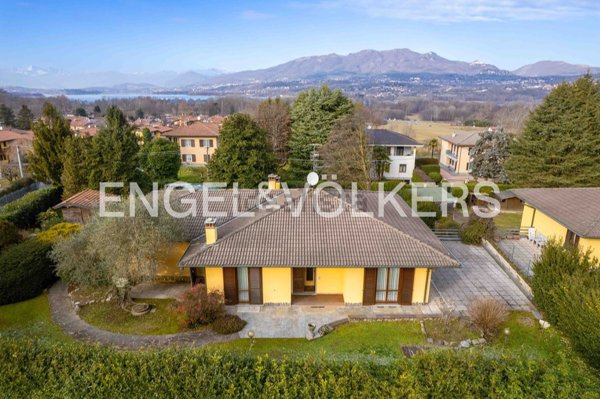 casa indipendente in vendita ad Azzate