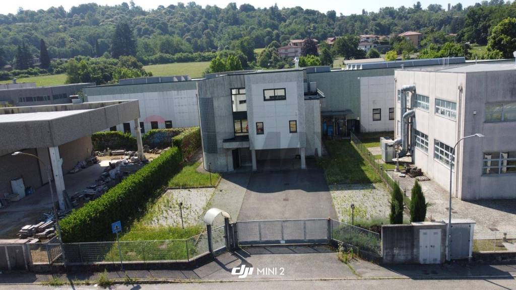 locale commerciale in vendita ad Azzate