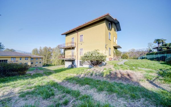 casa indipendente in vendita ad Azzate