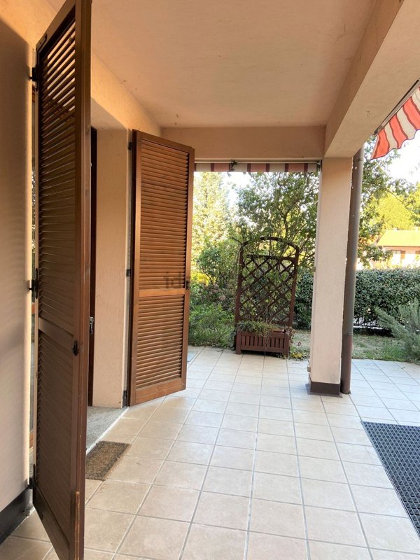 casa indipendente in vendita ad Azzate