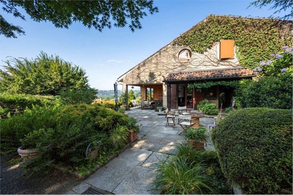 casa indipendente in vendita ad Azzate