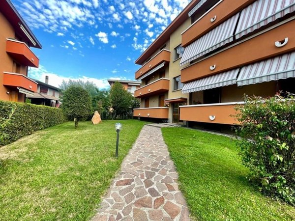 appartamento in vendita ad Azzate