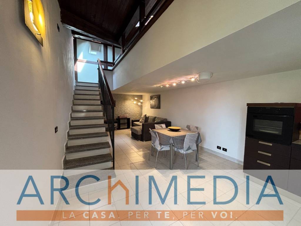 appartamento in vendita ad Azzate in zona Castello