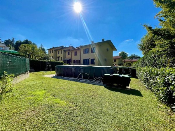 casa indipendente in vendita ad Azzate