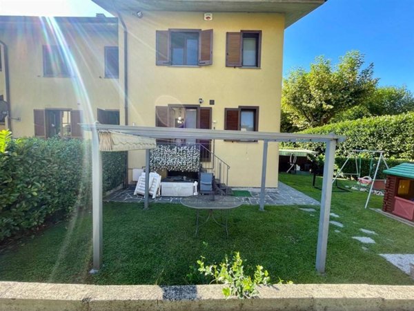 casa indipendente in vendita ad Azzate