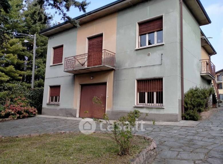 casa indipendente in vendita ad Azzate