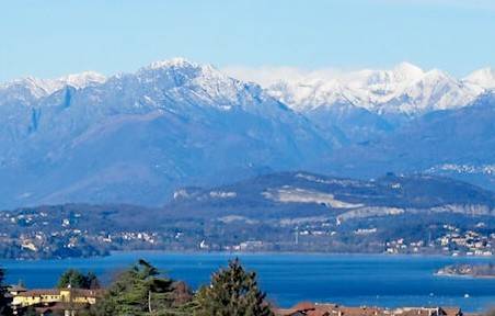 casa indipendente in vendita ad Azzate