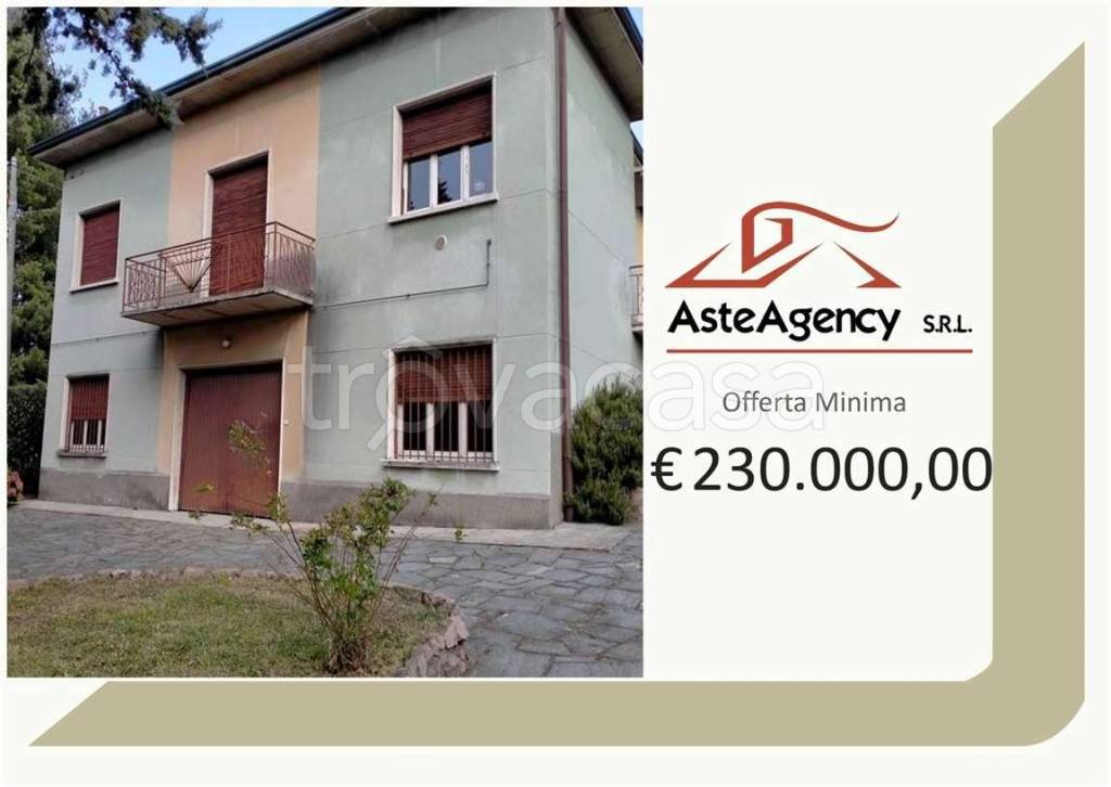 casa indipendente in vendita ad Azzate